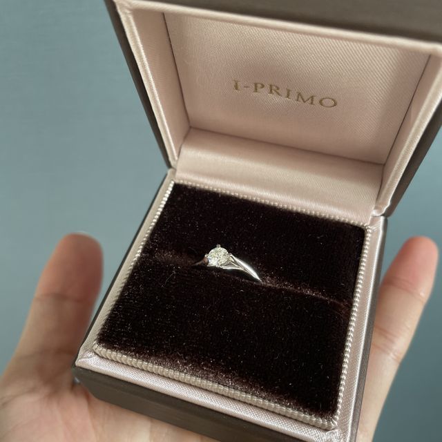 【アイプリモ(I-PRIMO)の口コミ】 シンプルかつ、ダイヤモンドが美しく映えるところです。指輪のラインがダ…