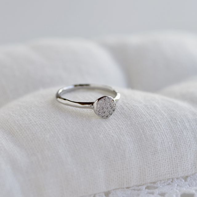 【hitotsuchi(ヒトツチ)の口コミ】 シンプルなデザインで普段使いを考えていました。
実際のデザインも普段使…