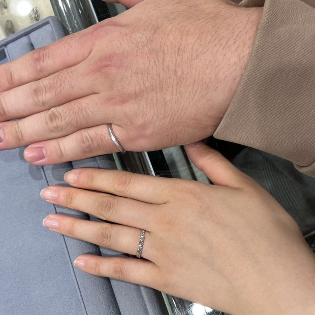 【宝寿堂(ほうじゅどう)の口コミ】 デザインは若干Vラインのものです。メレダイヤがウェーブしているところに…