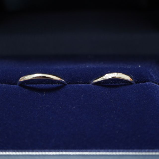 【銀座ダイヤモンドシライシの口コミ】 長年つけることができるシンプルなものを探していました。初めはダイアモ…