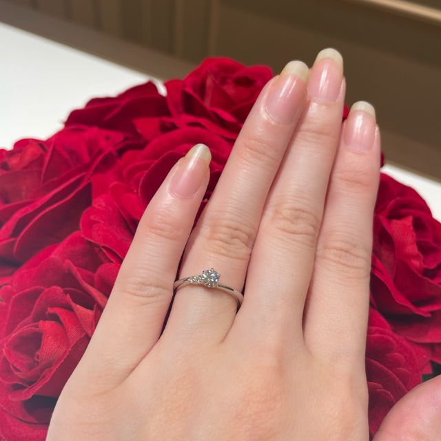 【ラザール ダイヤモンド(LAZARE DIAMOND)の口コミ】 自分の想像していたアシンメトリーのデザインで、価格も納得できるものを…