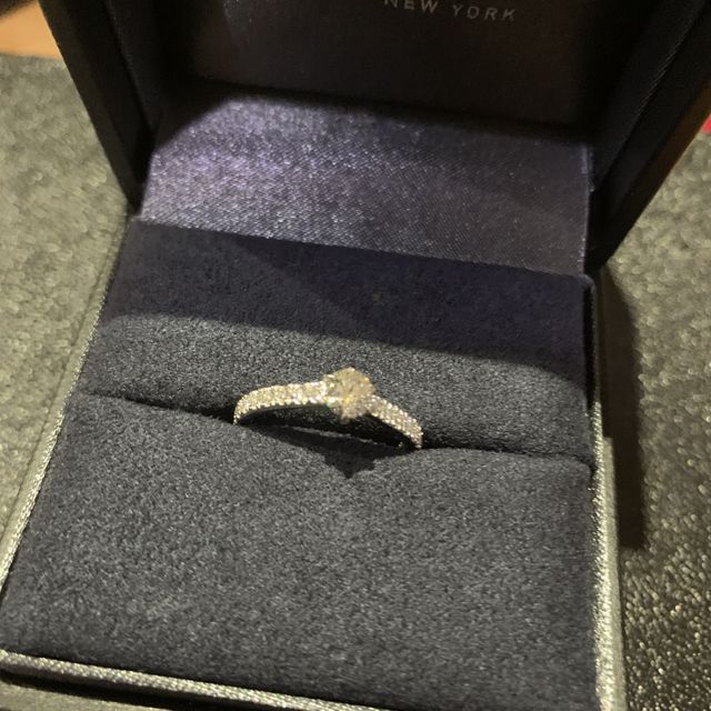 【ラザール ダイヤモンド(LAZARE DIAMOND)の口コミ】 ダイヤモンドの質にこだわりました。
普段つけるものではないので、たまに…