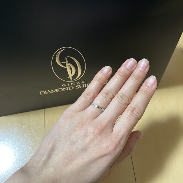 【銀座ダイヤモンドシライシの口コミ】 デザインがとても素敵で気に入りました。
後ダイヤモンドの品質やアフター…