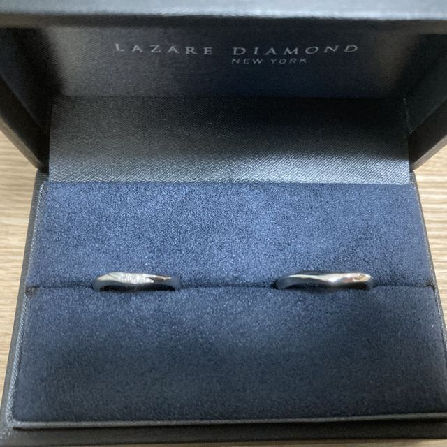 【ラザール ダイヤモンド(LAZARE DIAMOND)の口コミ】 シンプルなデザインを探して来店しました。数ある指輪の形の中から、シン…