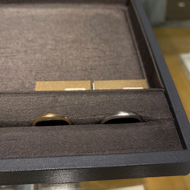 【ete(エテ)の口コミ】 シルバーとゴールドで男女別々なところです。結婚指輪のカラーは同じとい…