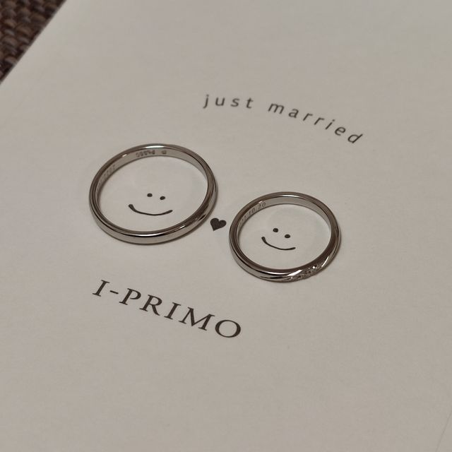 【アイプリモ(I-PRIMO)の口コミ】 デザインが主張しすぎないシンプルなもので、夫婦それぞれの指輪にライン…