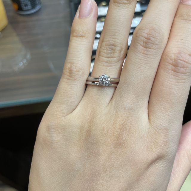 【Desserts(デザート)の口コミ】 シンプルなデザインでダイヤモンドの高さが抑えれていて普段使いしやすい…