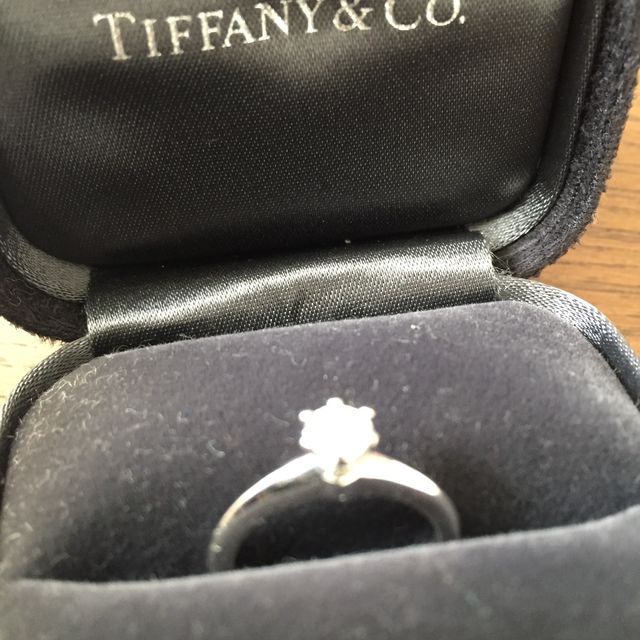 【ティファニー(Tiffany & Co.)の口コミ】 私が、ひと粒ダイヤを欲しがっていたので彼がコレを選んでくれました。
サ…