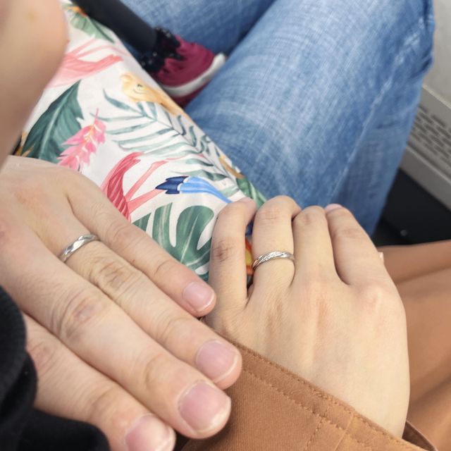 【Something Blue(サムシングブルー)の口コミ】 彼は人とは変わったデザインがいいとのことで少しカーブがかかった物の中…