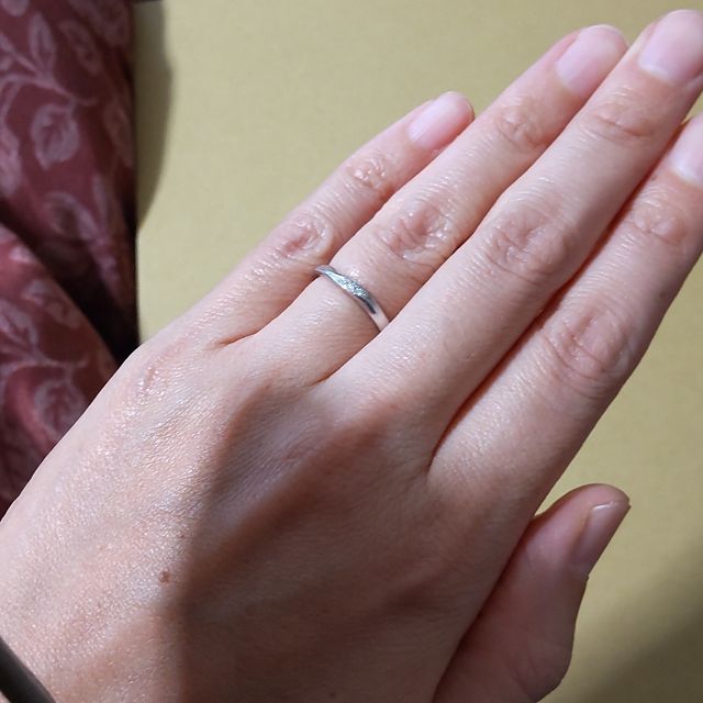 【銀座ダイヤモンドシライシの口コミ】 婚約指輪でお世話になり、そのまま結婚指輪も購入しようと主人と話し、購…