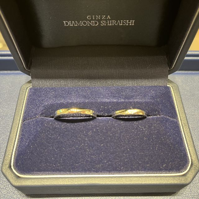 【銀座ダイヤモンドシライシの口コミ】 ウェーブがかったデザインが可愛くて決めました。価格についてもダイヤの…