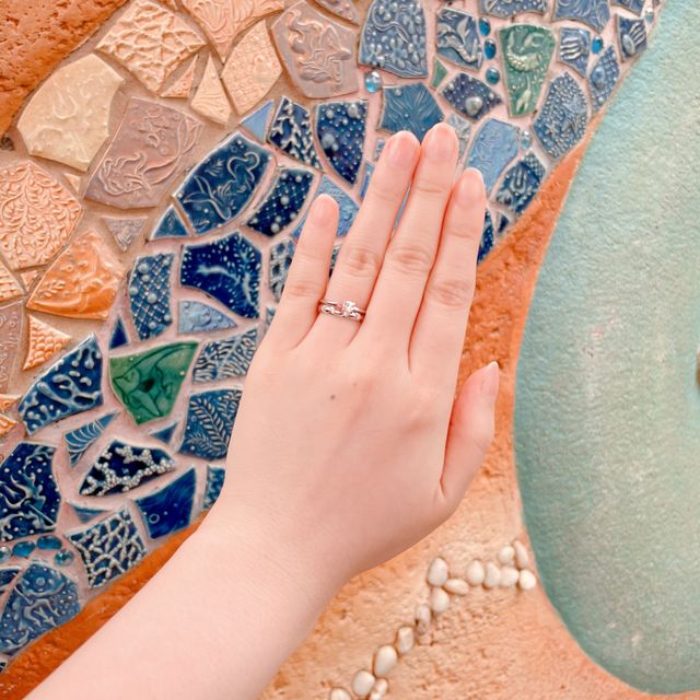 【ティファニー(Tiffany & Co.)の口コミ】 ティファニーに憧れていて、王道のセッティングがいいなと思い店舗に行き…