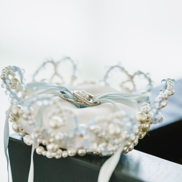 【カルティエ(Cartier)の口コミ】 他店で購入した婚約指輪の形がペアシェイプの形をしていたため、それに合…