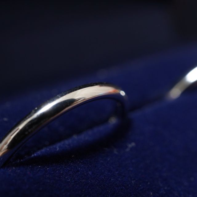 【銀座ダイヤモンドシライシの口コミ】 デザインと価格が決め手でした。
自分はシンプルなデザインを好むので、希…