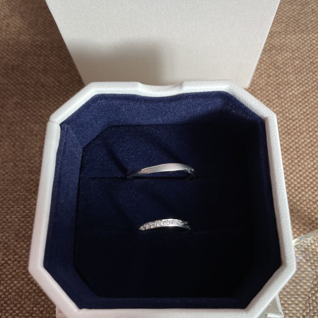 【4℃ BRIDAL(ヨンドシーブライダル)の口コミ】 お互い、若い年代ではないので比較的落ち着いたそれでいてある程度存在感…