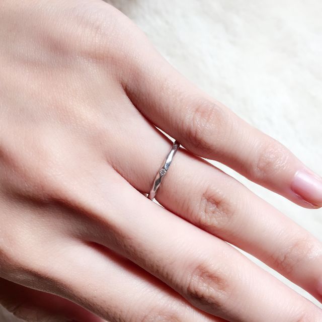 【STAR JEWELRY(スタージュエリー)の口コミ】 結婚指輪なのでつけていても違和感のない、シンプルで華奢なものを探して…