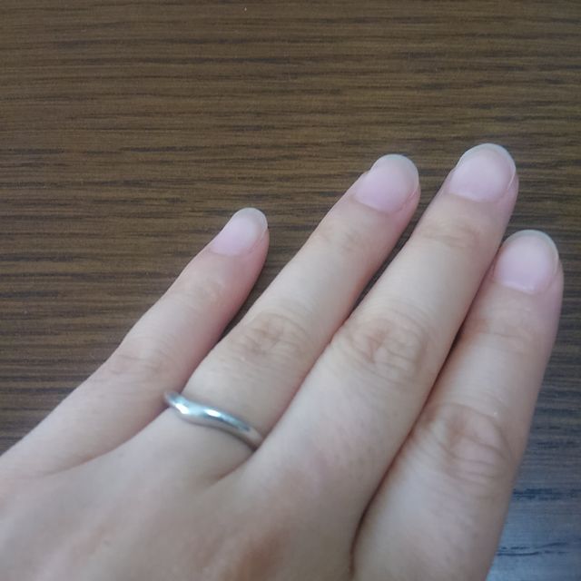 【ブルガリ(BVLGARI)の口コミ】 色々結婚指輪をみましたが、指を曲げたときに違和感を感じさせないのはこ…