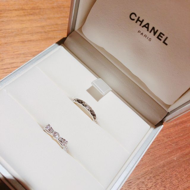 【シャネル(CHANEL)の口コミ】 CHANELの中でもいちばん人気のココクラッシュと、遊び心のあるリボンタイ…