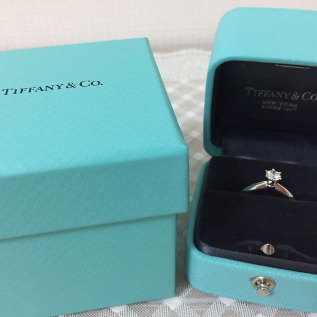 【ティファニー(Tiffany & Co.)の口コミ】 他の憧れのブランドもいくつか見て試してみたのですが、Tiffanyの指輪が1…