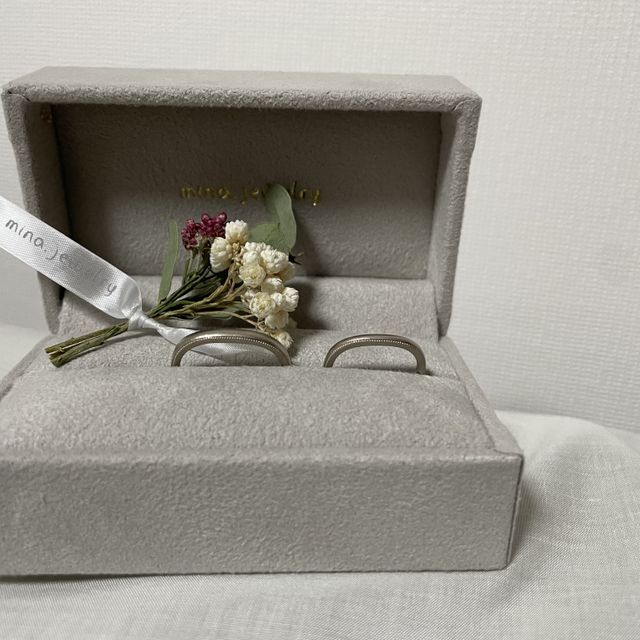 【mina.jewelry(ミナジュエリー)の口コミ】 広告で見つけてすぐにパンフレットを請求しました。パンフレットのデザイ…