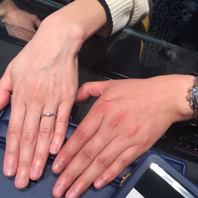 【銀座ダイヤモンドシライシの口コミ】 シンプルで無駄のない、繊細なデザインが好みでした。他の指輪もかなり見…