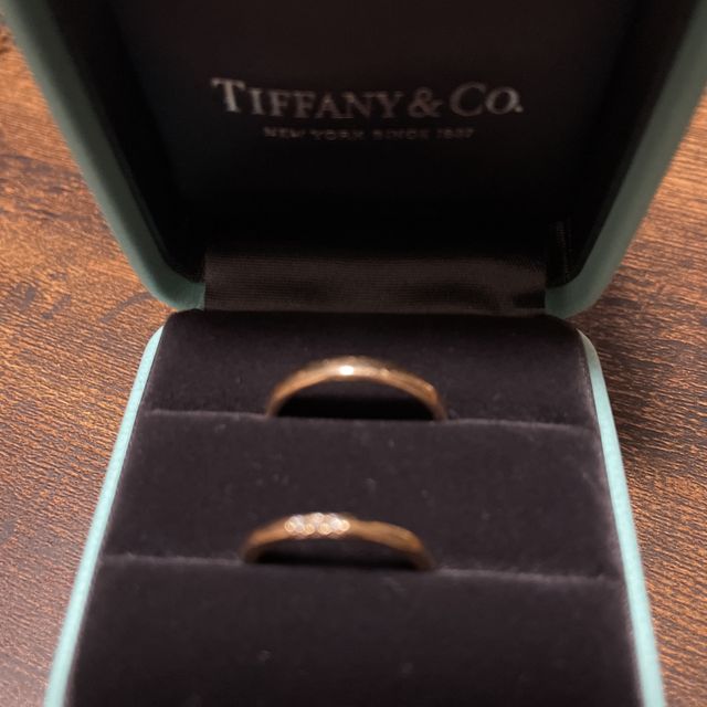 【ティファニー(Tiffany & Co.)の口コミ】 デザインは、シンプルなものがよく、さりげなくダイヤが３つついているも…
