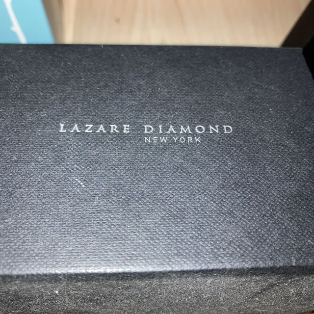 【ラザール ダイヤモンド(LAZARE DIAMOND)の口コミ】 いろんなお店の結婚指輪を2人で見に行ってデザインが2人とも気に入ったか…