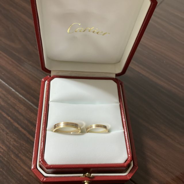 【カルティエ(Cartier)の口コミ】 シンプルより少し個性がある結婚指輪を探してたのでピッタリでした。私が…
