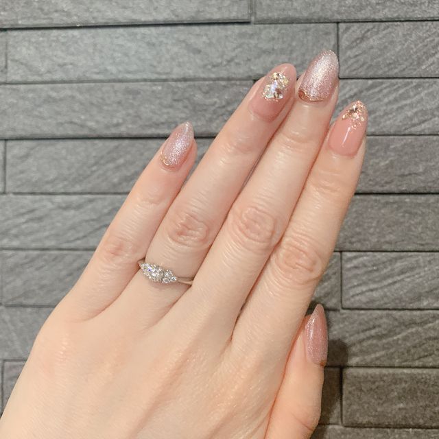 【アイプリモ(I-PRIMO)の口コミ】 婚約指輪を付けるタイミングは友人の結婚式に呼ばれた時や、パーティのよ…