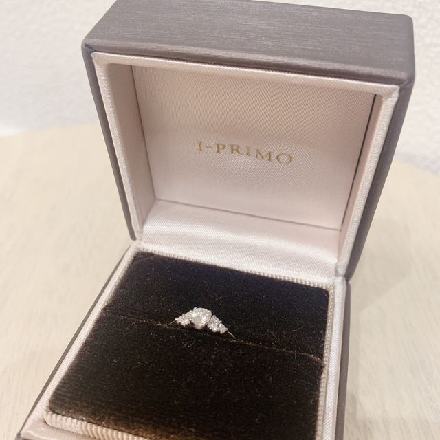 【アイプリモ(I-PRIMO)の口コミ】 婚約指輪を付けるタイミングは友人の結婚式に呼ばれた時や、パーティのよ…
