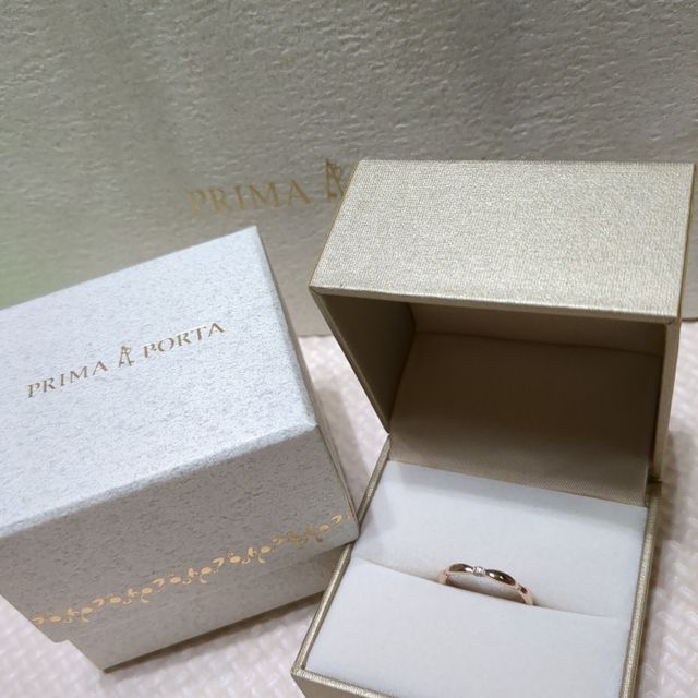 【PRIMA PORTA(プリマポルタ)の口コミ】 私はネットで検索をしました。私は婚約指輪は希望しませんでした。デザイ…