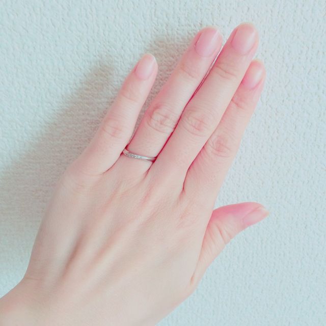 【4℃ BRIDAL(ヨンドシーブライダル)の口コミ】 3件ほど下見をして4件目に4℃に行きました。
色々見せてもらい、気になった…