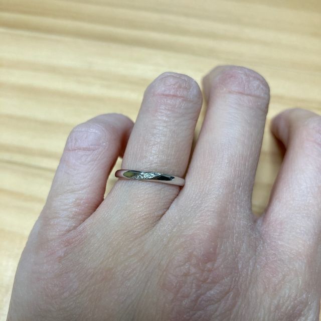 【俄(にわか)の口コミ】 シンプルで、普段着けていても指に違和感の少ないものを探していた。
婚約…
