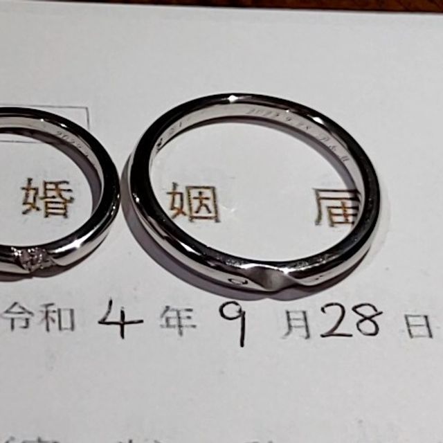 【銀座ダイヤモンドシライシの口コミ】 着け心地が良く、小さなダイヤモンドが6個あしらわれていて、キラキラ輝い…