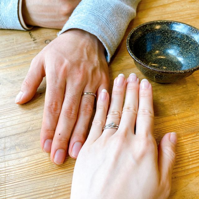 【俄(にわか)の口コミ】 ウェーブタイプの指輪で、細身のものを探していたので朝葉に決めました。…