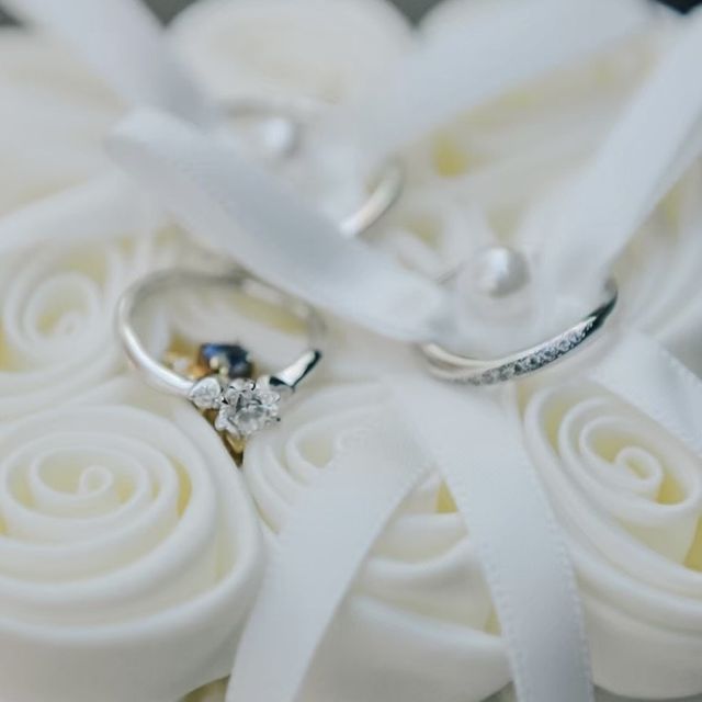 【4℃ BRIDAL(ヨンドシーブライダル)の口コミ】 妻の希望により結婚指輪、婚約指輪を2連でつける予定だったため
同一ブラ…