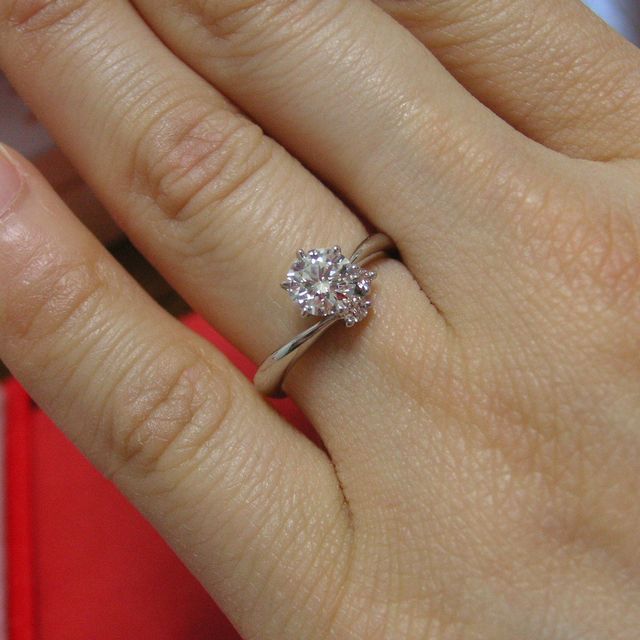 【宝寿堂(ほうじゅどう)の口コミ】 デザインよりも、カラット数が大きなダイヤモンドの指輪が欲しかったので…