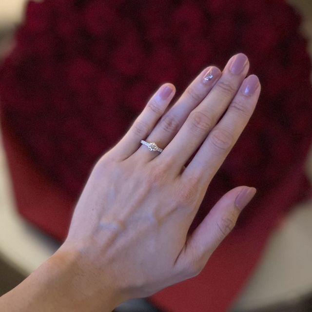 【ラザール ダイヤモンド(LAZARE DIAMOND)の口コミ】 きっかけはデザインが好みだったこと。
そして実物を見るとダイヤモンドの…