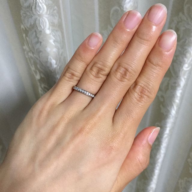 【ティファニー(Tiffany & Co.)の口コミ】 結婚指輪にはエタニティリングが欲しいと思っていました。
ダイヤの引っ掛…