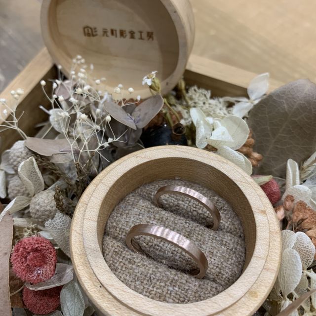 【鎌倉彫金工房の口コミ】 私がピンクゴールドが好きだったこと、彼が太めでマットなものが良かった…