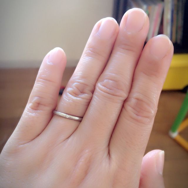 【4℃ BRIDAL(ヨンドシーブライダル)の口コミ】 結婚してすぐ主人が結婚指輪をなくしてしまったので、結婚10年目の記念と…