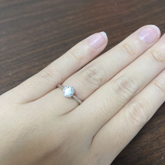 【銀座ダイヤモンドシライシの口コミ】 指輪の決め手はダイヤモンドの輝きです。色々なブランドの結婚指輪を見て…