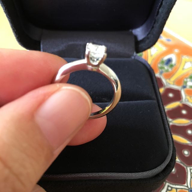 【ティファニー(Tiffany & Co.)の口コミ】 どうしてもスクエアの指輪が欲しかったのでカルティエと悩みましたが、テ…