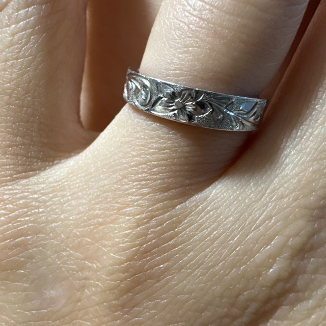 【Wailea(ワイレア)の口コミ】 ゴールド、シルバー、プラチナの中から選ぶんですが、ゴールドとプラチナ…