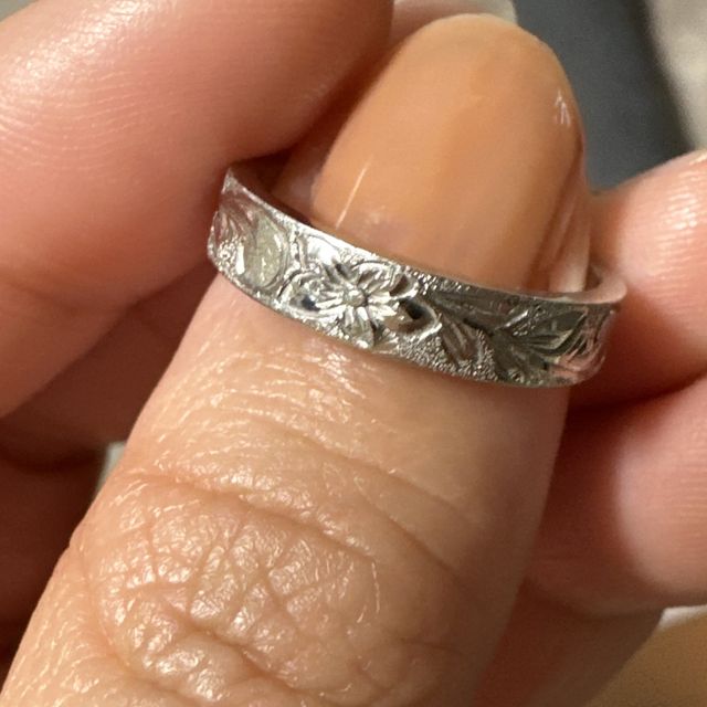 【Wailea(ワイレア)の口コミ】 ゴールド、シルバー、プラチナの中から選ぶんですが、ゴールドとプラチナ…