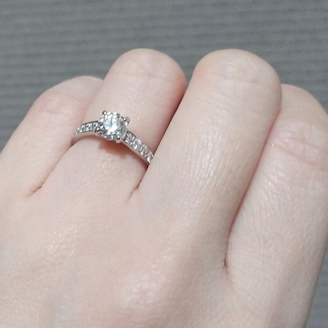 【宝寿堂(ほうじゅどう)の口コミ】 品質、デザイン、価格のバランスが良かったことです。婚約指輪については…