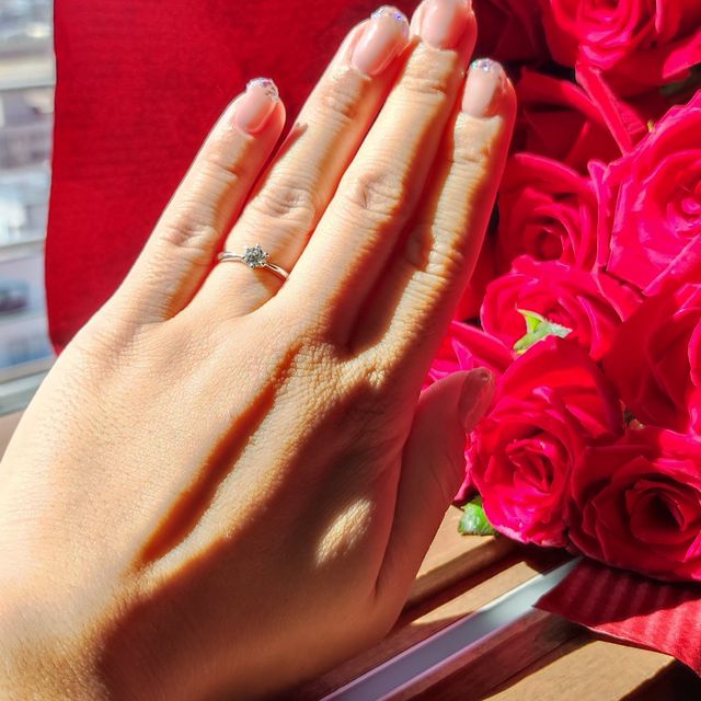 【IDEAL Plus fort(アイデアルプリュフォール)の口コミ】 ダイヤモンドの粒は彼のチョイスです。ダイヤモンドは輝き、大きさが素敵…