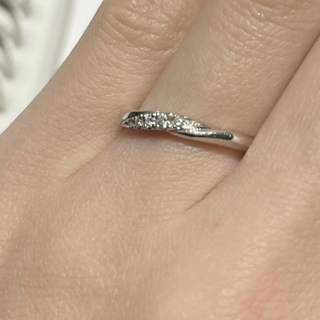 【銀座ダイヤモンドシライシの口コミ】 指輪のデザインがきれい、長く着けていても飽きないデザインだと思った。…