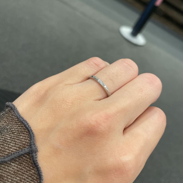 【Ponte Vecchio(ポンテヴェキオ)の口コミ】 主人が指輪をつけるのが苦手な人だったので、とにかく指にフィットする付…