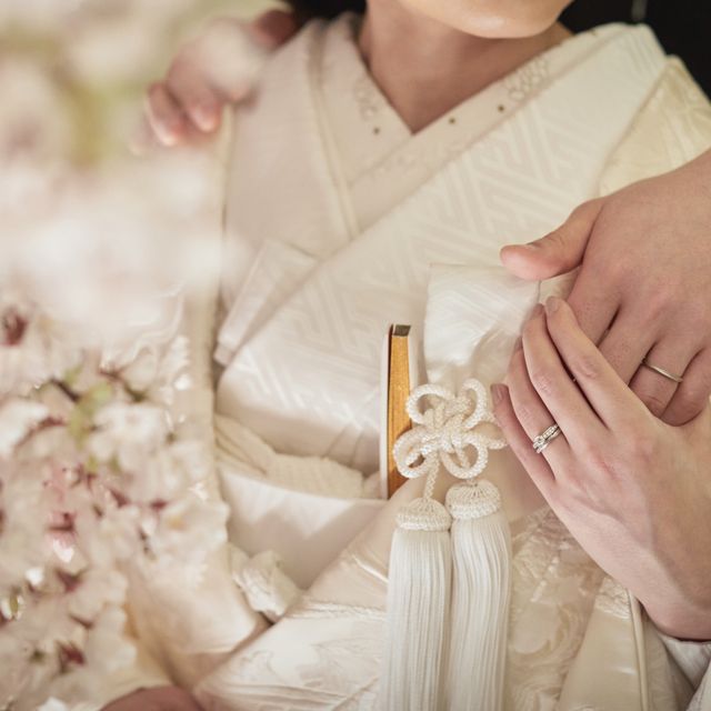 【銀座ダイヤモンドシライシの口コミ】 婚約指輪に合わせてストレートと決めていました。
婚約指輪に合うようキラ…